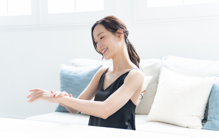 乾燥を気にする女性